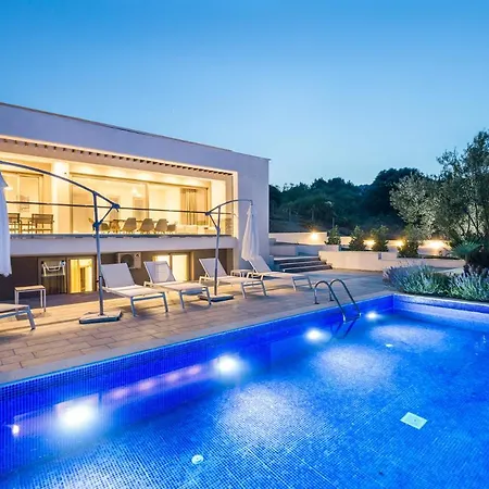 Afisia Villa