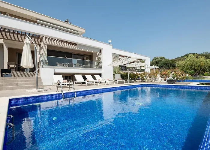 Afisia Villa